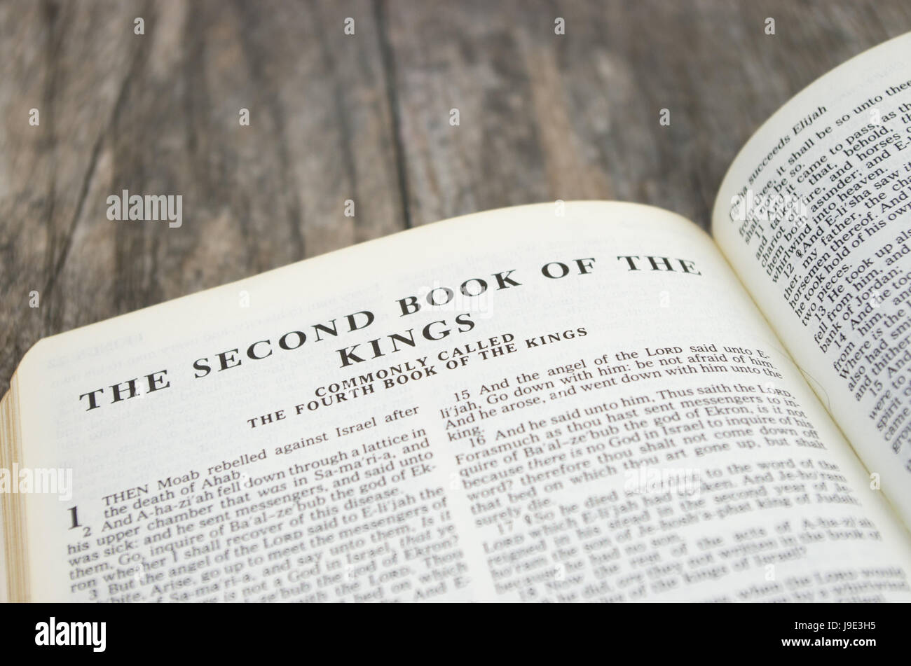 Titelseite des Buches 2 Könige in König James Version der Bibel Stockfoto