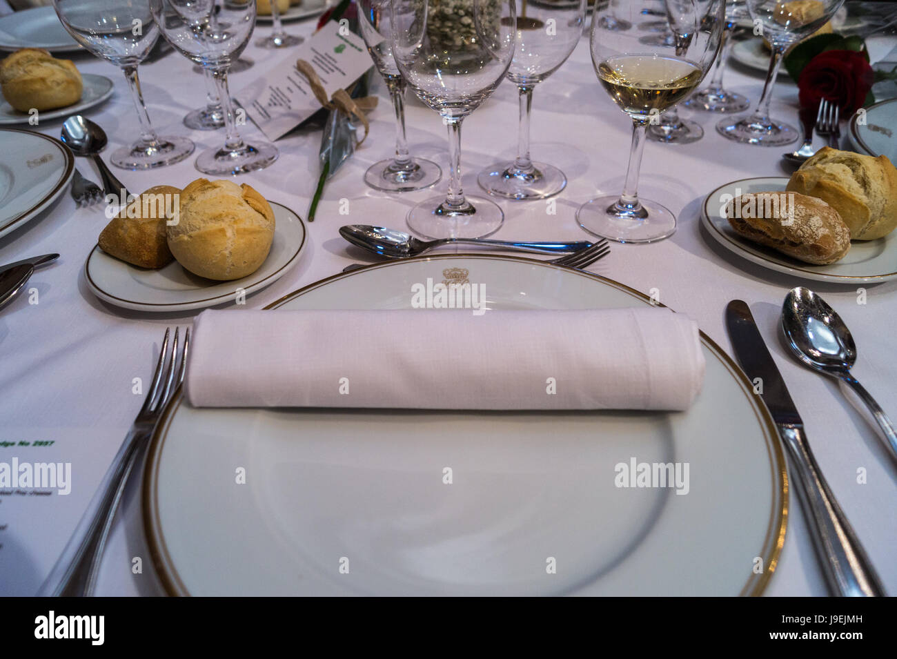 Gedeck bei einem Freimaurer Bankett, Eurostars Hotel De La Reconquista, Oviedo Asturien Spanien Stockfoto