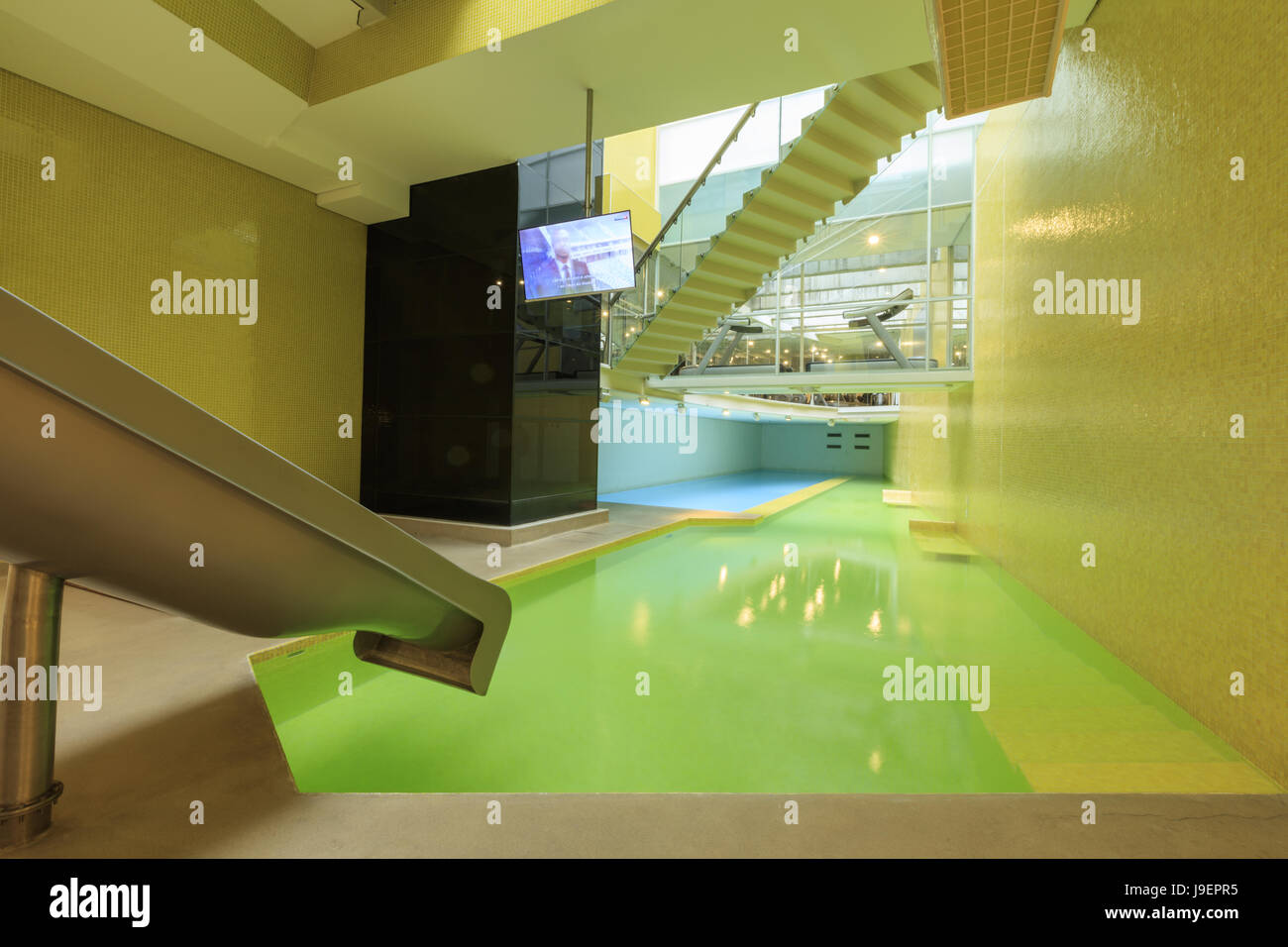 Brasilien, Sao Paulo, einzigartiges Hotel, Interieur des einzigartigen Hotels von Ruy Ohtake, Swimmingpool-Bereich Stockfoto