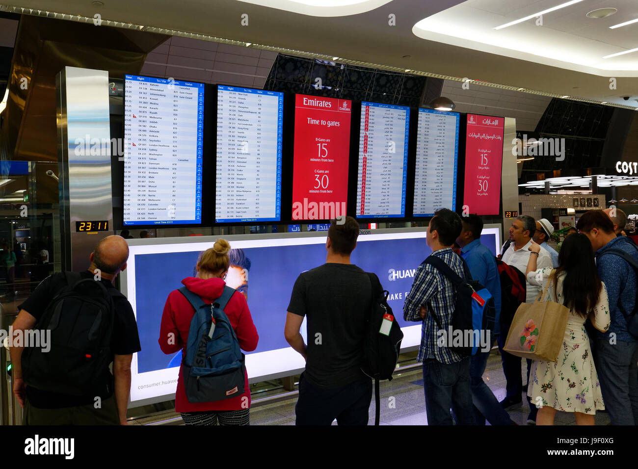 Flug Zeitplan Anzeigetafel, Dubai International Airport, Vereinigte Arabische Emirate. Stockfoto