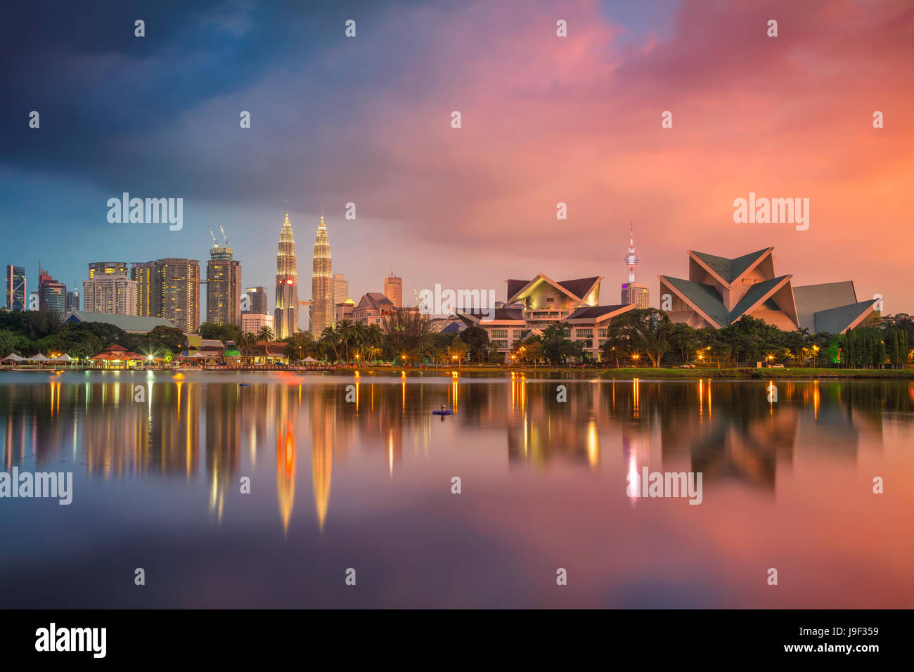 Kuala Lumpur. Stadtbild Bild von Kuala Lumpur, Malaysia während des Sonnenuntergangs. Stockfoto