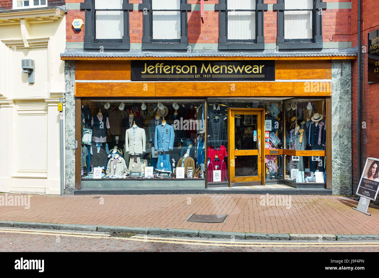 Traditionelle Herrenmode Shop in Nantwich, Cheshire Stockfoto