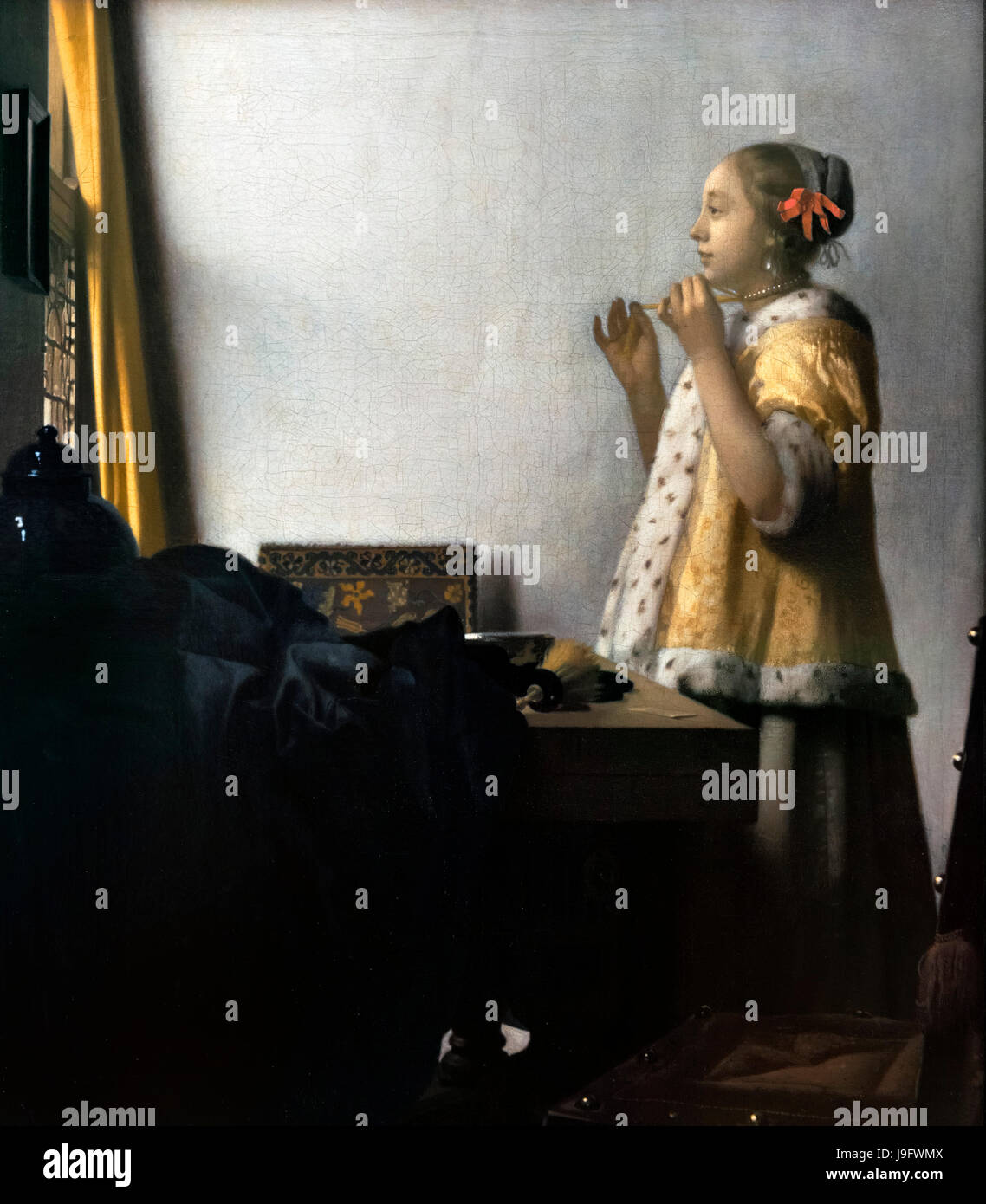 Vermeer. "Frau mit einer Perle Halskette" von Johannes Vermeer, Öl auf Leinwand, c.1662/5 Stockfoto