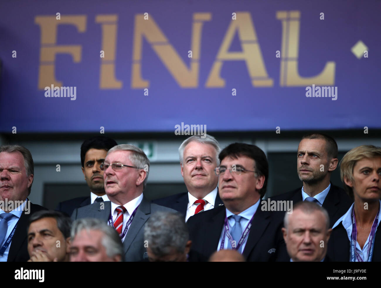 UEFA-Präsident Aleksander Ceferin (rechts) und Walisisch erste Minister Carwyn Jones während der UEFA Women's Champions League Finale im Cardiff City Stadium. Stockfoto