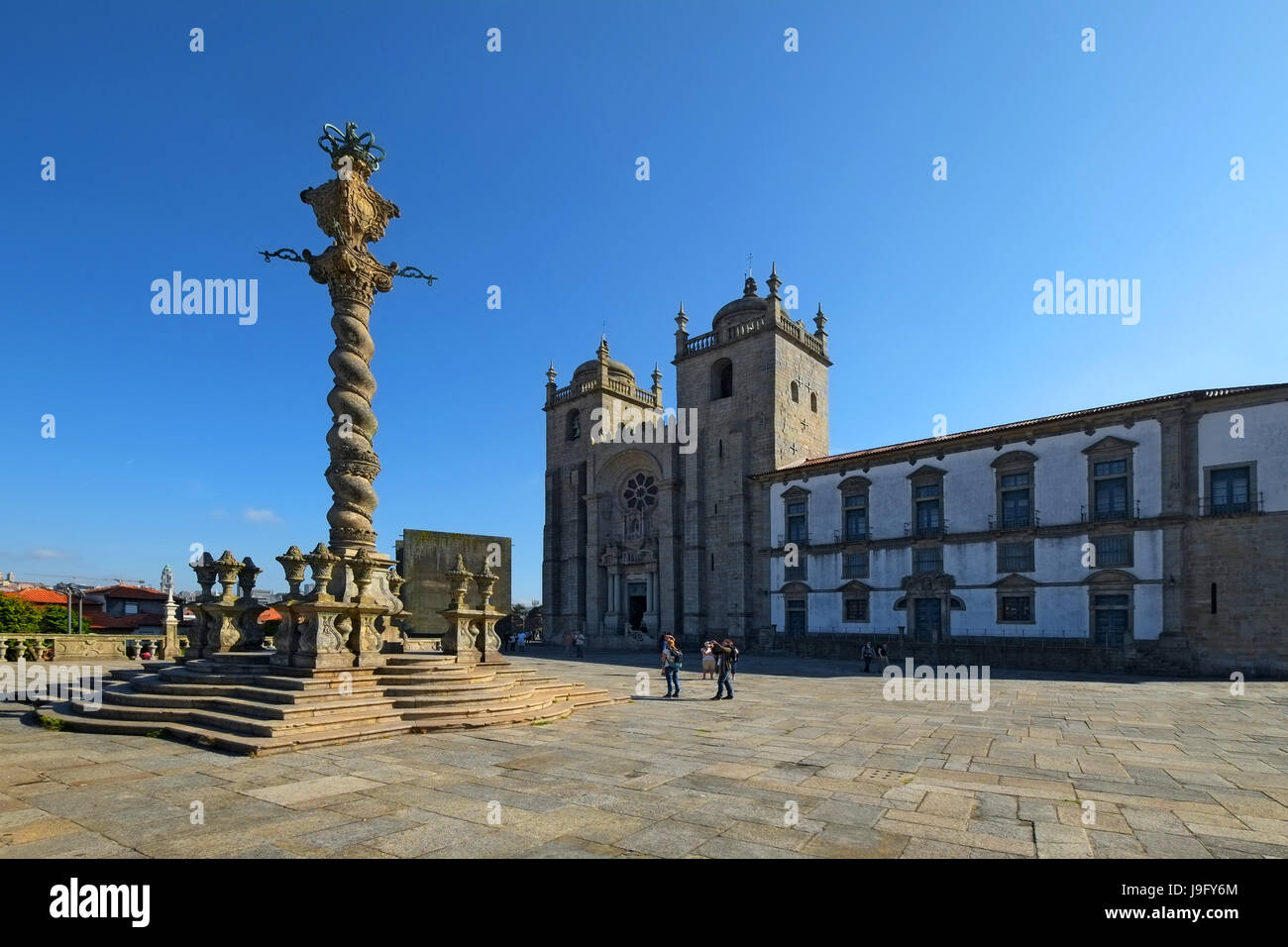 Porto Portugal Kathedrale katholische romanische Obelisk Stockfoto