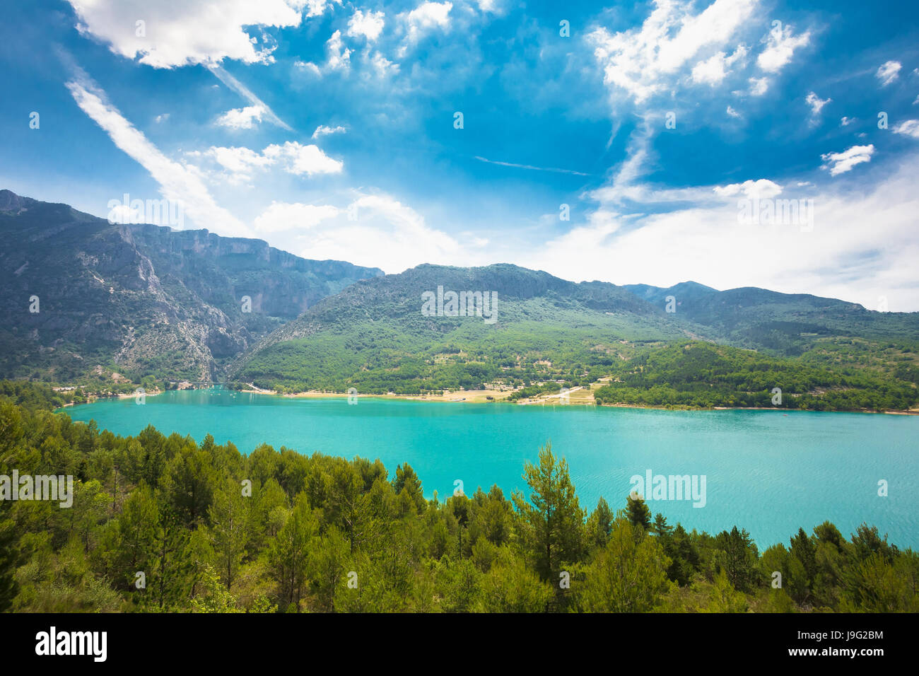 Wunderschöne Landschaft von St. Croix See in den Gorges Du Verdon in Süd-Ost-Frankreich. Provence-Alpes-Cote d ' Azur. Stockfoto