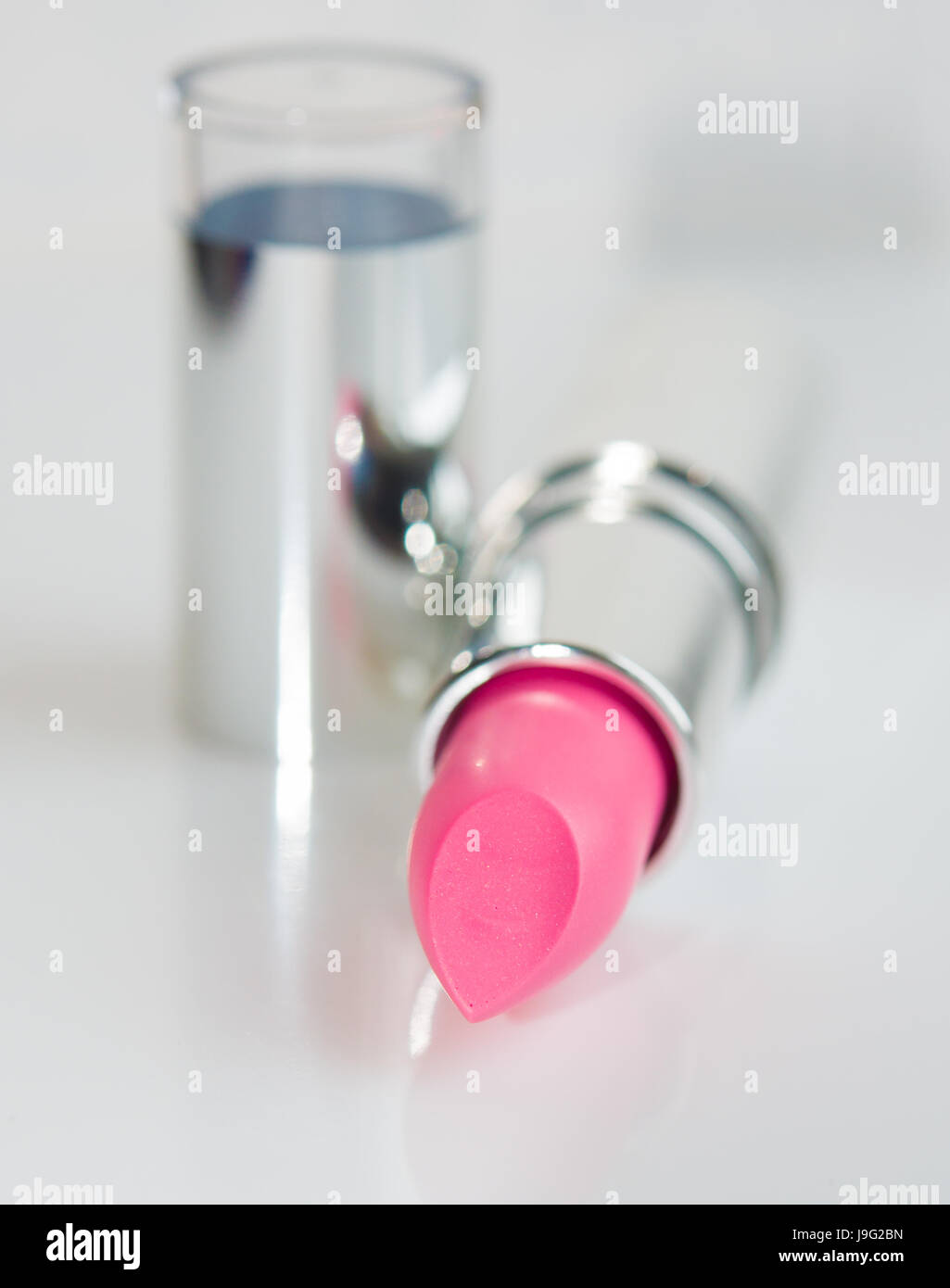 Rosa Lippenstift in einer silbernen Röhre Stockfoto