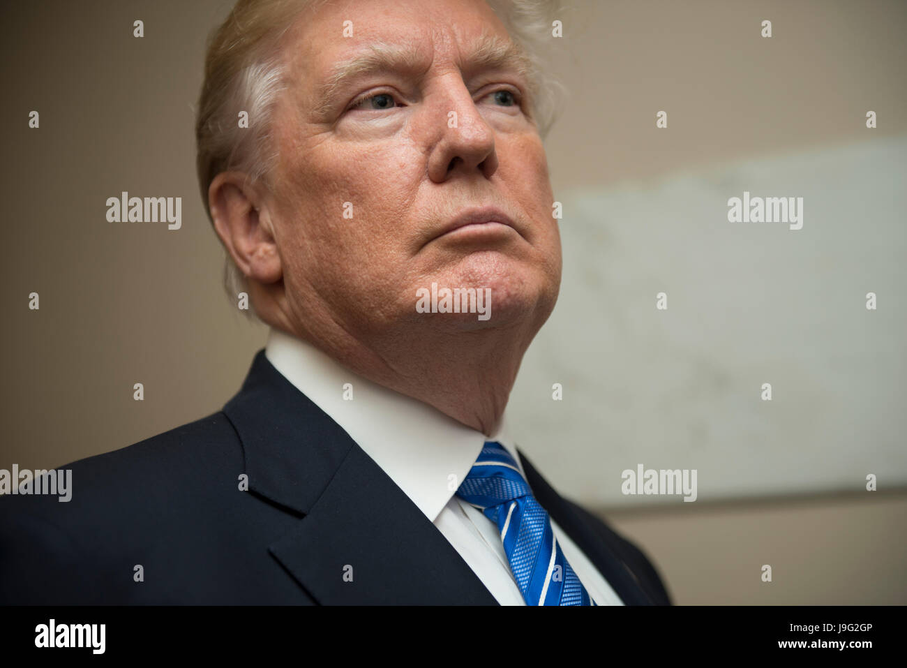 US-Präsident Donald Trump kommt, um die jährlichen Ansprache des Präsidenten Memorial Day Beachtung zu Arlington National Cemetery Memorial Amphitheater 29. Mai 2017 in Arlington, Virginia zu liefern. Stockfoto