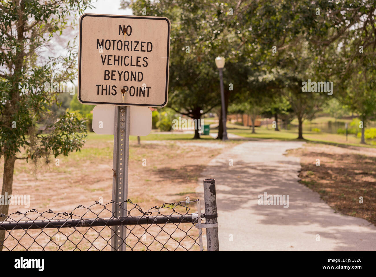 Keine motorisierten Fahrzeuge über diesen Punkt hinaus Stockfoto