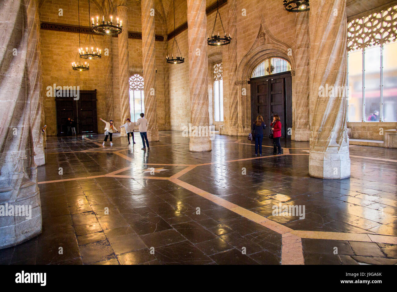 Die Lonja de la Seda (Seide Exchange) ist eine Spätgotische zivile Gebäude zwischen 1482-1548 gebaut. Zu sehen ist die Sala de Contratacion (Vertrag Halle) e Stockfoto