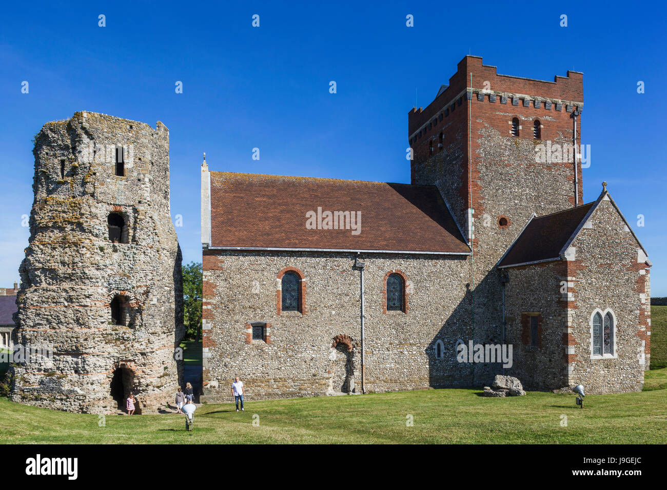 England, Kent, Dover, Dover Castle, römische Leuchtturm aka Roman Pharos und Maria in Castro Kirche, Stockfoto