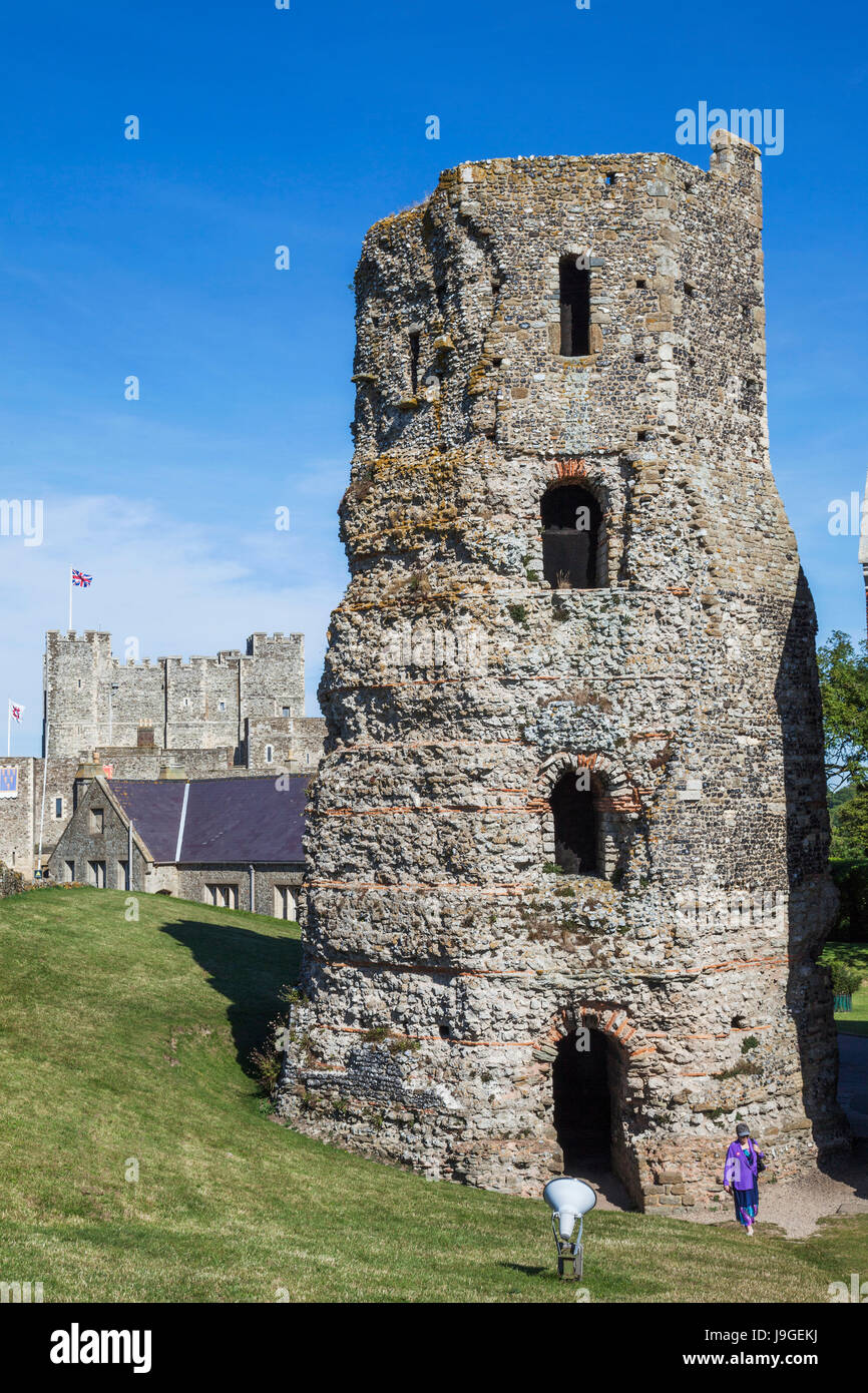 England, Kent, Dover, Dover Castle, römische Leuchtturm, römische Pharos, Stockfoto