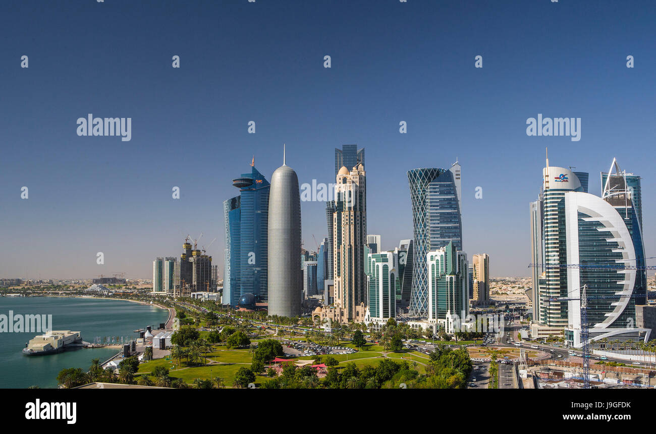 Katar, Doha City, die Corniche, West Bay Skyline Stockfoto