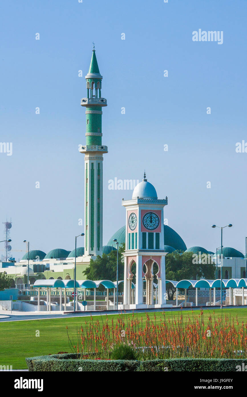 Katar, Doha City, der Uhrturm und Minarett der großen Moschee Stockfoto