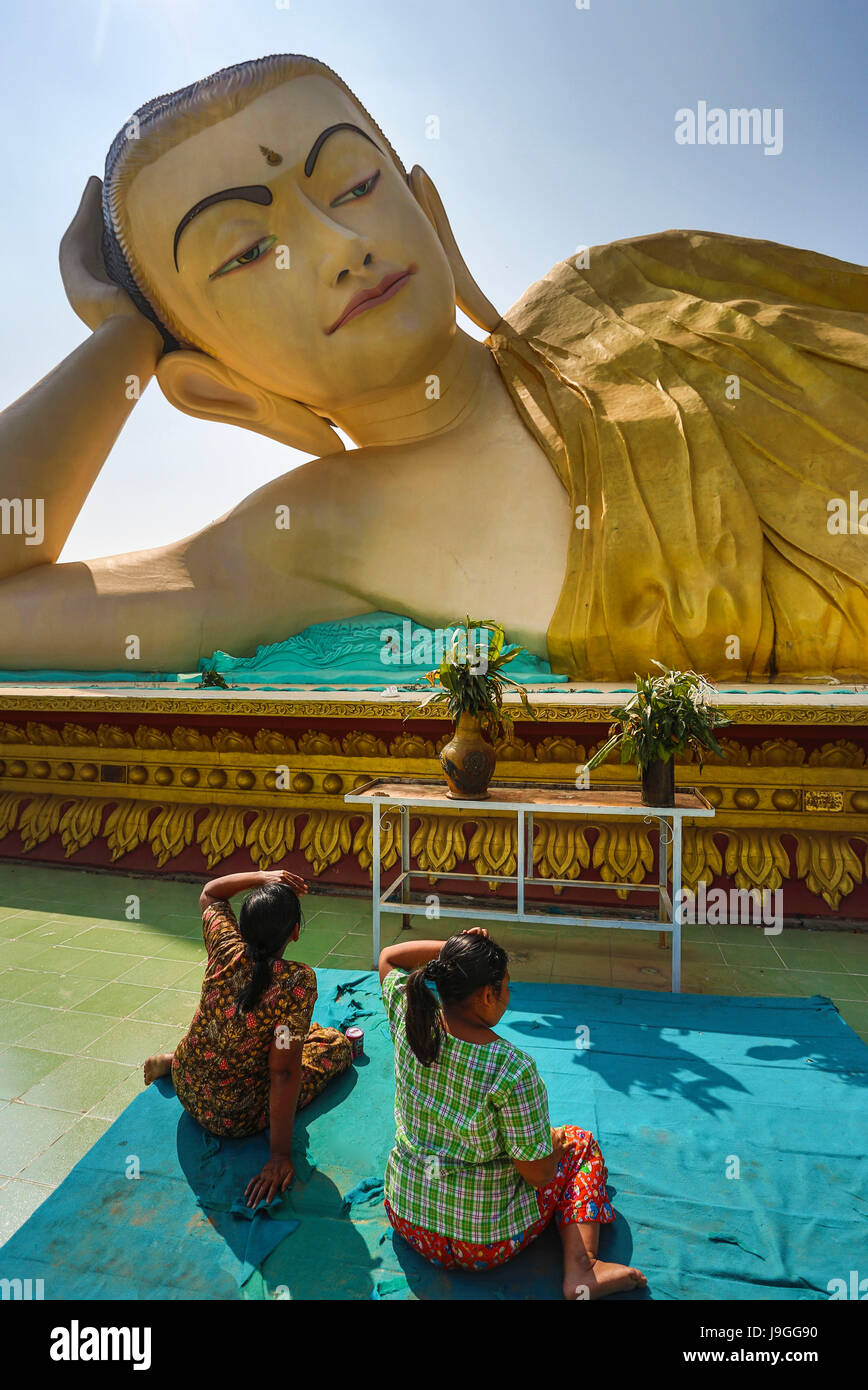 Myanmar, Pegu Provinz, Bago City, Shwethalyaung Buddha liegend Stockfoto