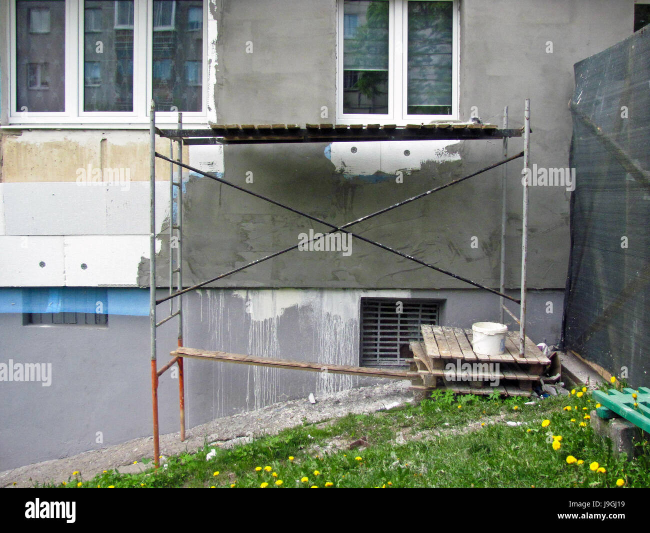 Gerüstbau, Isolierung der Fassade eines Hauses Stockfoto