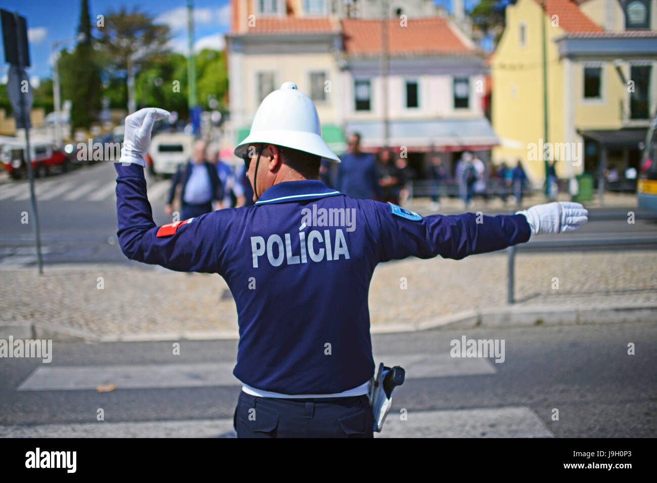 Polizist Verkehrskontrollen Verkehr in Belem, Lissabon Stockfoto