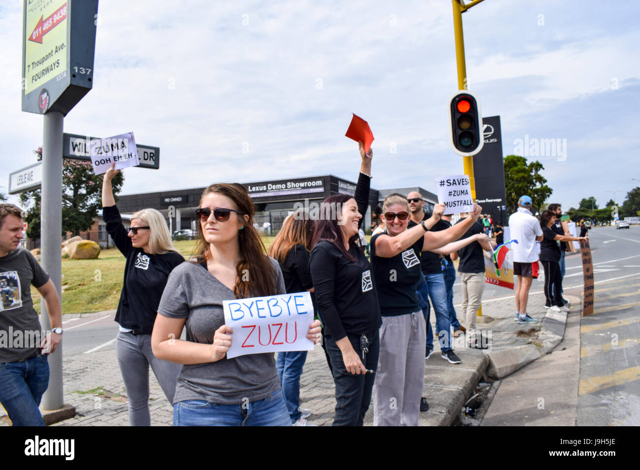 JOHANNESBURG, Südafrika - 7. April 2017: südafrikanische Bürger protestieren die Präsidentschaft des südafrikanischen Präsidenten Jacob Zuma Stockfoto