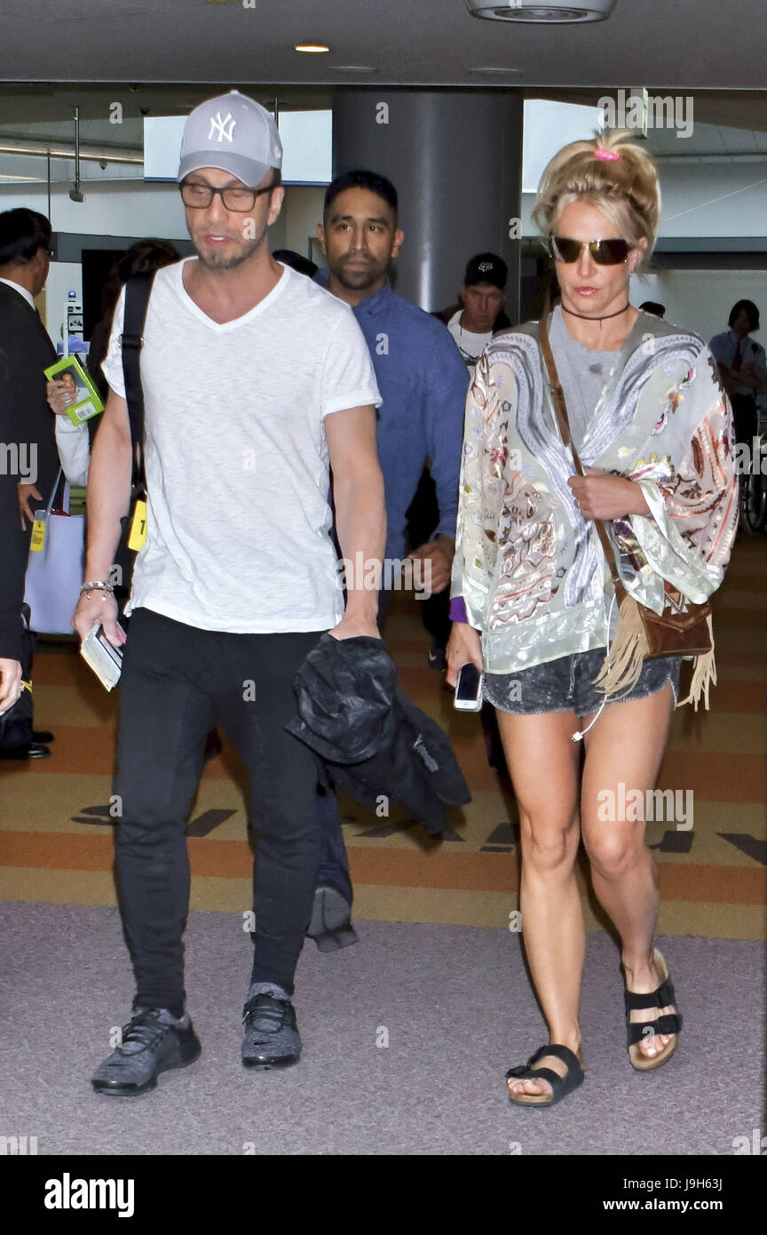 Tokio, Japan. 1. Juni 2017. Britney Spears wird am 1. Juni 2017 am internationalen Flughafen Narita in Tokio, Japan gesehen. | Verwendung Weltweit/Picture Alliance Credit: Dpa/Alamy Live-Nachrichten Stockfoto