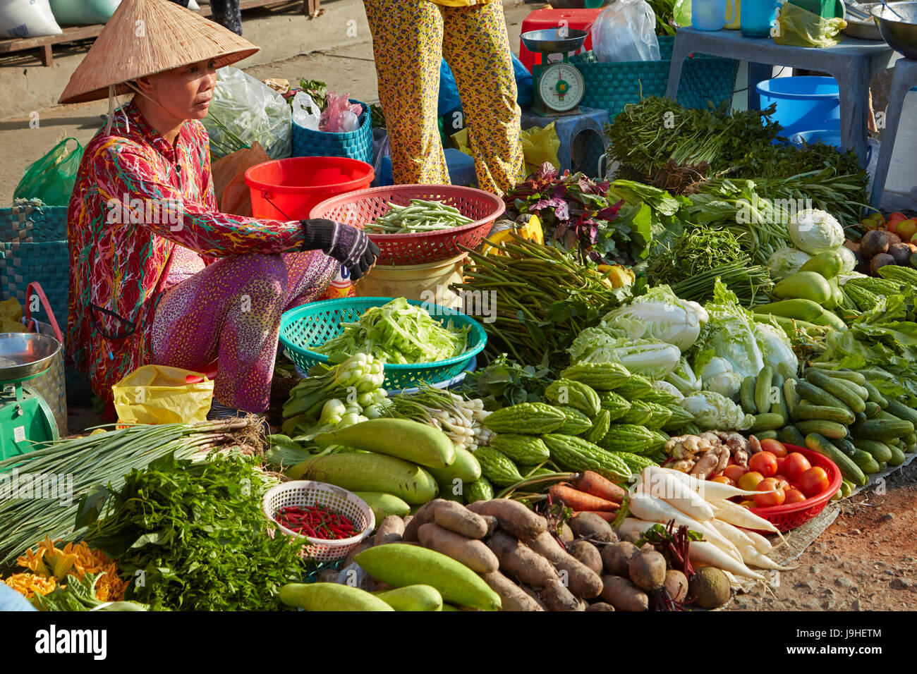 Frau verkaufen frische produzieren, Cho An Binh Markt, Can Tho, Mekong-Delta, Vietnam Stockfoto
