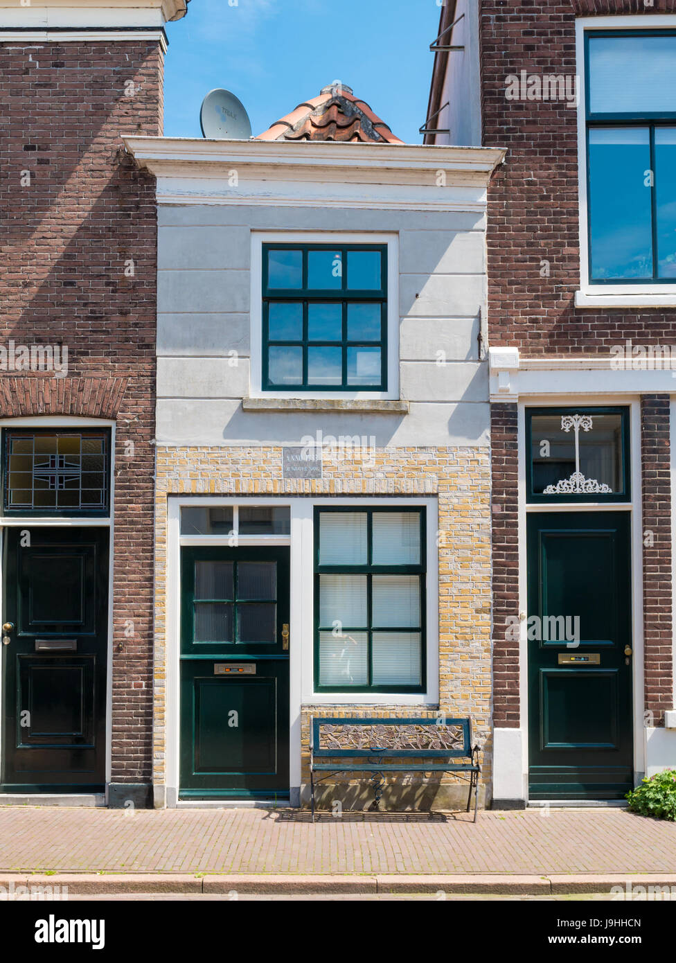 Fassade des kleinen alten Lagerhalle im Voorstraat in alte Stadt Brielle, Voorne-Putten, Südholland, Niederlande Stockfoto
