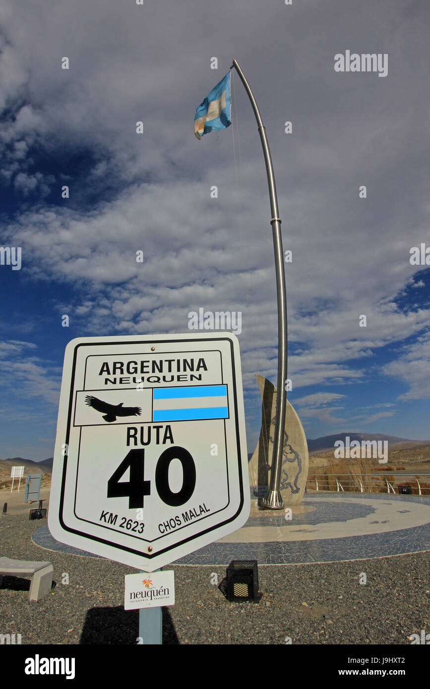 Straßenschild in der Mitte der Strecke Ruta 40, Patagonien, Argentinien Stockfoto