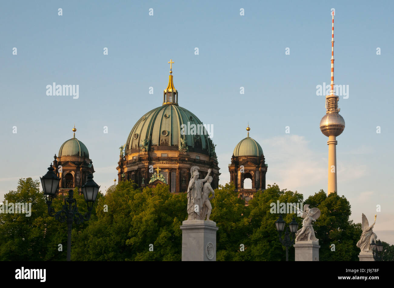 Berliner Dom mit der tv-Turm und das Schloss-Brücke Stockfoto