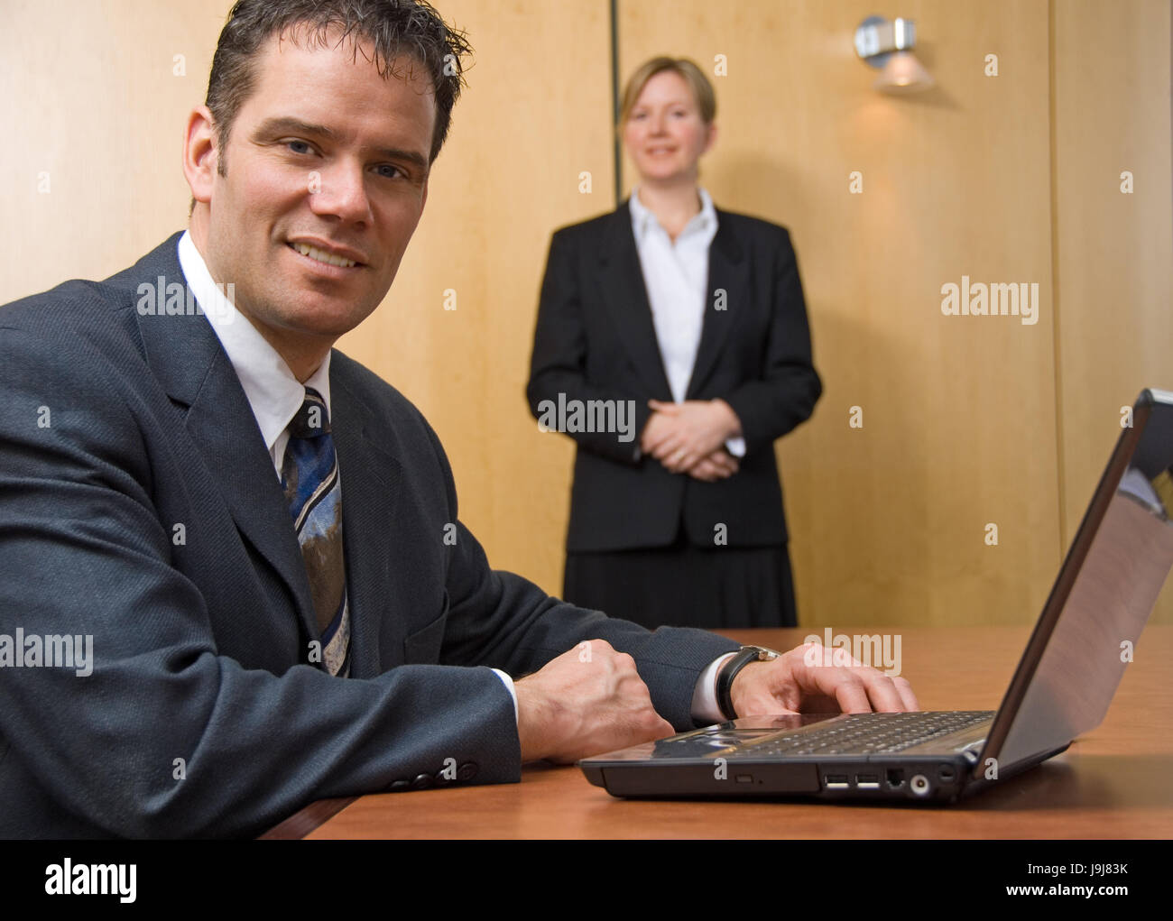 Frau, Telefon, Handy, Büro, Laptop, Notebook, Computer, Computer, drei, Stockfoto