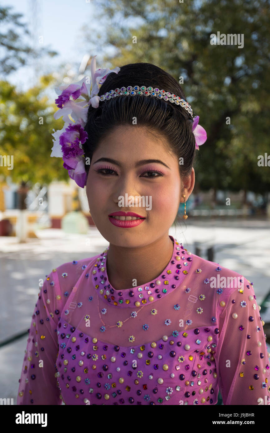 Myanmar, in der Nähe von Mandalay, Sagaing Stadt, einheimisches Mädchen Stockfoto