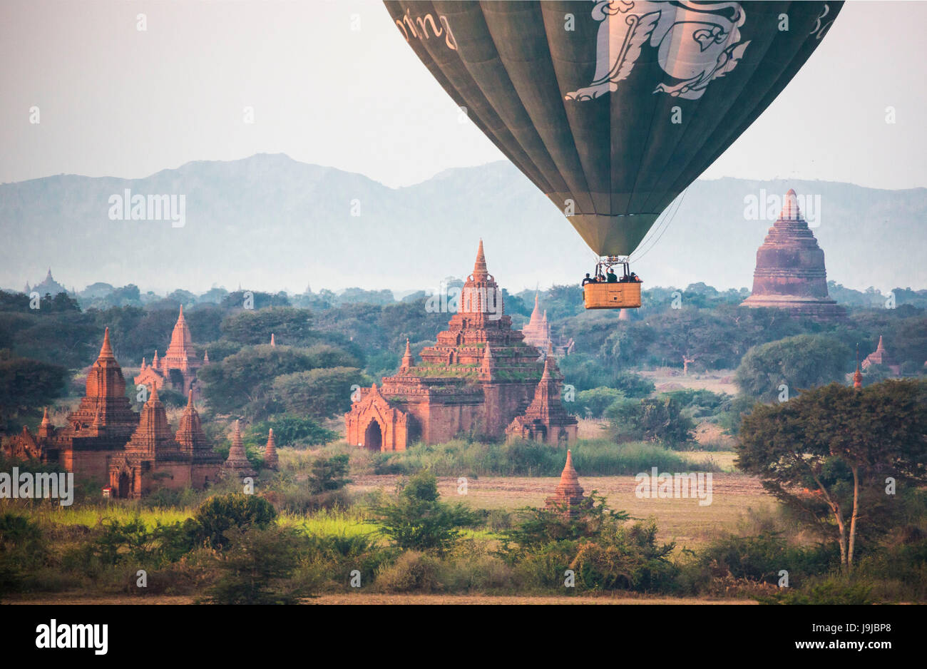 Myanmar, Provinz Mandalay, Bagan Stadt Ballons bei Sonnenaufgang über Bagan Stockfoto