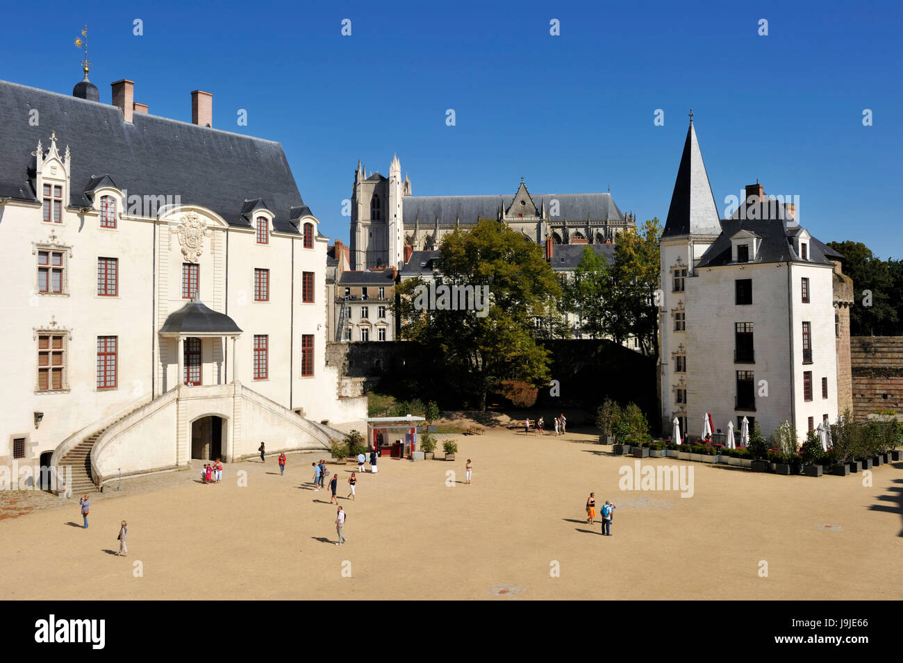 Frankreich, Loire-Atlantique, Nantes, Château des Ducs de Bretagne (Herzöge der Bretagne Burg) und die Cathedral of Saint Peter and Saint Paul Stockfoto