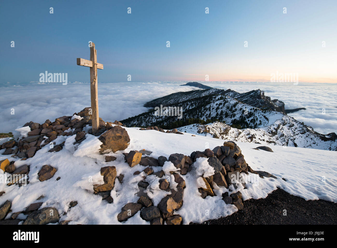 Gipfelkreuz In Pico De La Nieve Insel La Palma Kanarische Inseln Spanien Stockfotografie Alamy