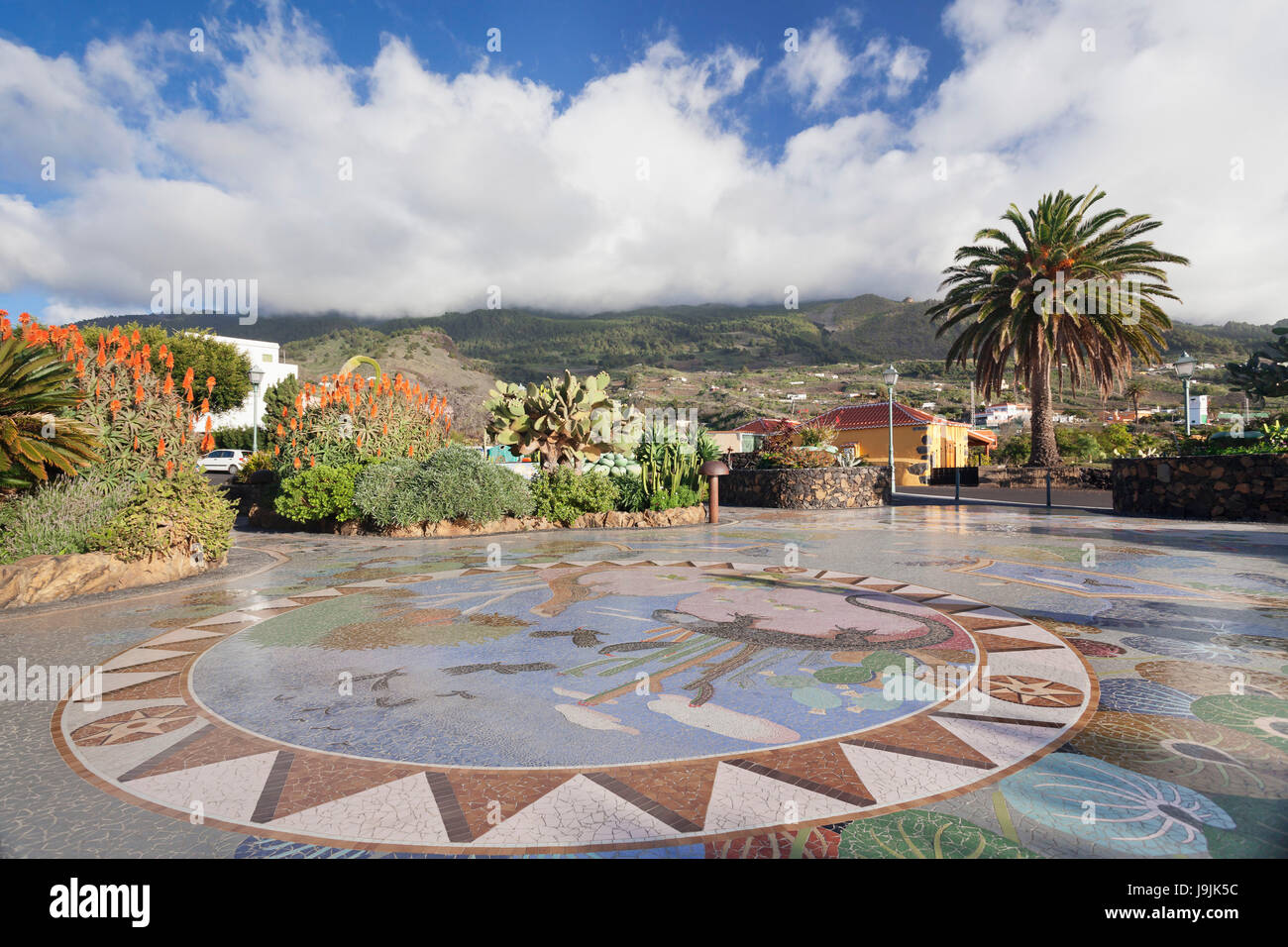 Bodenmosaik, Plaza De La Glorieta, verziert von Luis Morena, Las Manchas de Abajo, La Palma, Kanarische Inseln, Spanien Stockfoto