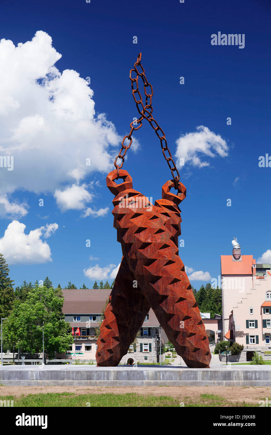 Tannen Zapfen, Skulptur, Künstler Stefan Strumbel, Brauerei Rothaus, Grafenhausen, Schwarzwald, Baden Württemberg, Deutschland Stockfoto