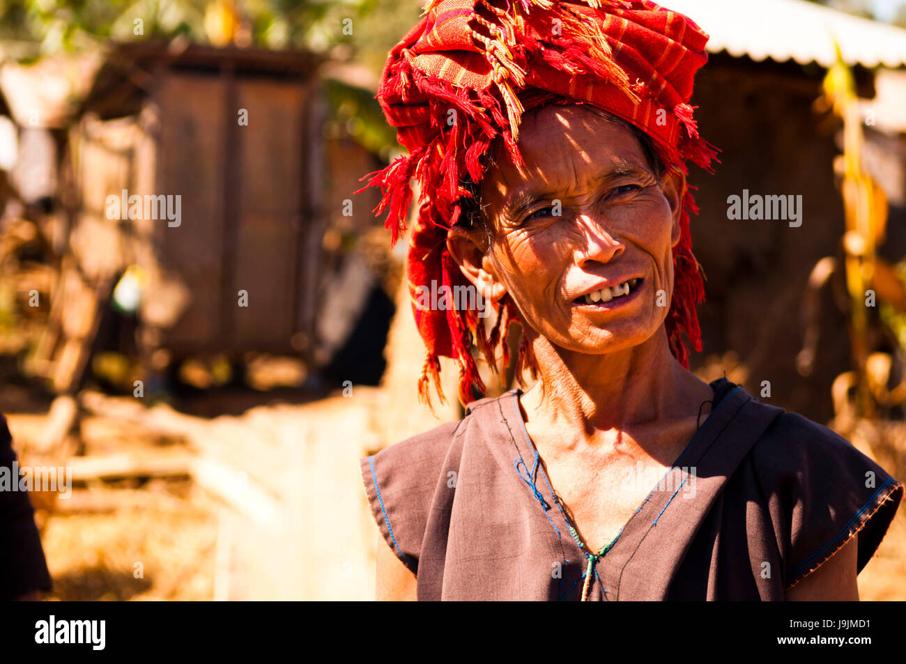 Frau in einem Dorf zwischen Kalaw und Inle See Stockfoto
