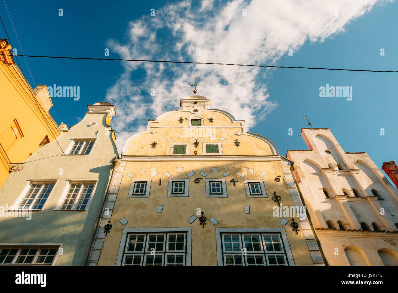 Riga, Lettland. Drei Brüder Wahrzeichen. Alte Häuser bilden zusammen älteste Komplex von Wohnhäusern. Staatliche Inspektion für Denkmalschutz Stockfoto