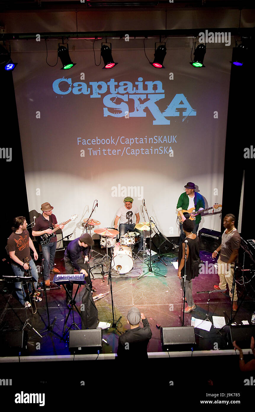 Kapitän Ska in einer Aufführung 2012 in London. Ihr Protestsong "Lügner, Lügner" lockt Tausende von Downloads und Millionen von YouTube-Aufrufe Stockfoto