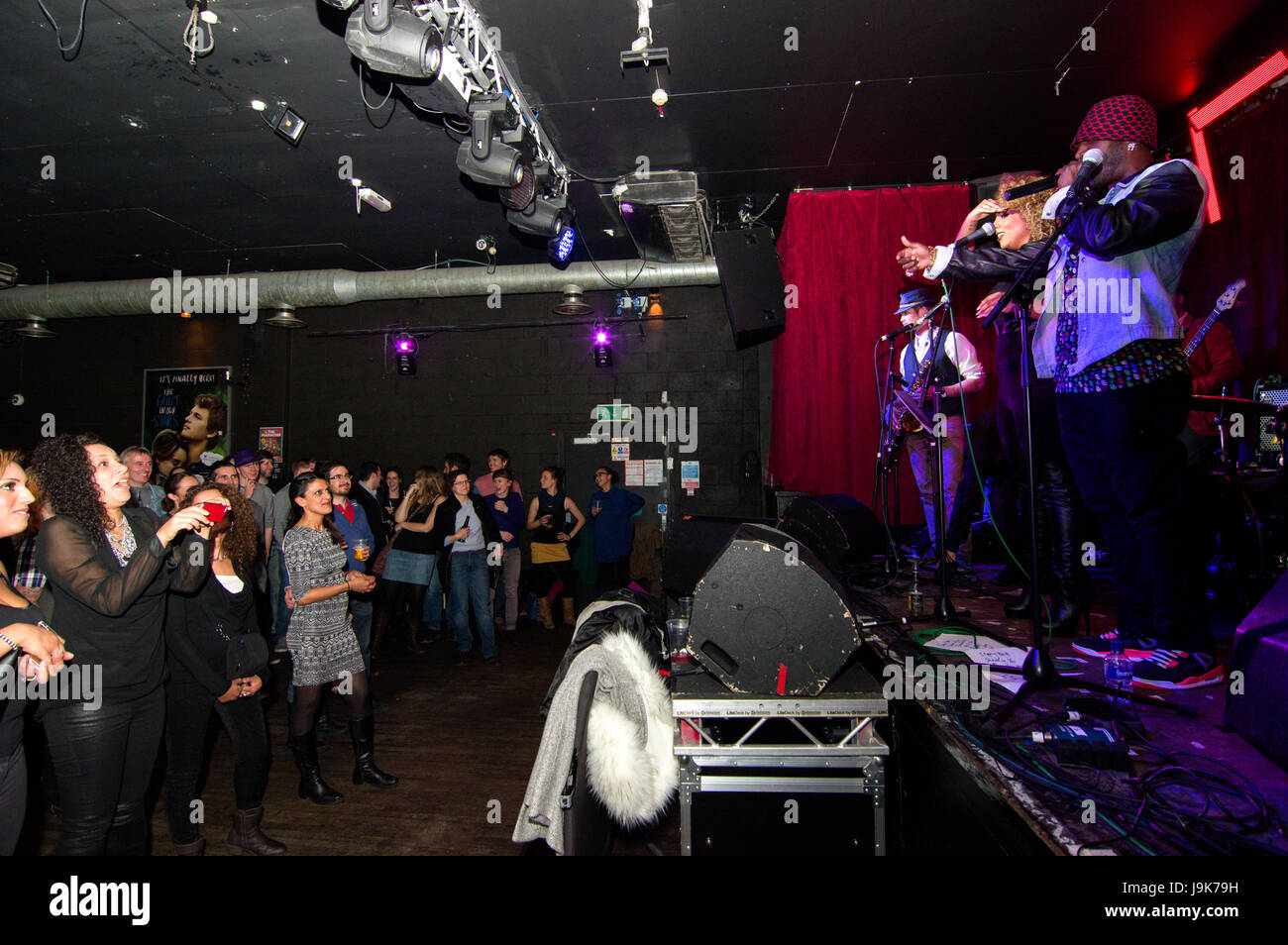 Kapitän Ska in einer 2014-Aufführung in London. Ihr Protestsong "Lügner, Lügner" lockt Tausende von Downloads und Millionen von YouTube-Aufrufe Stockfoto