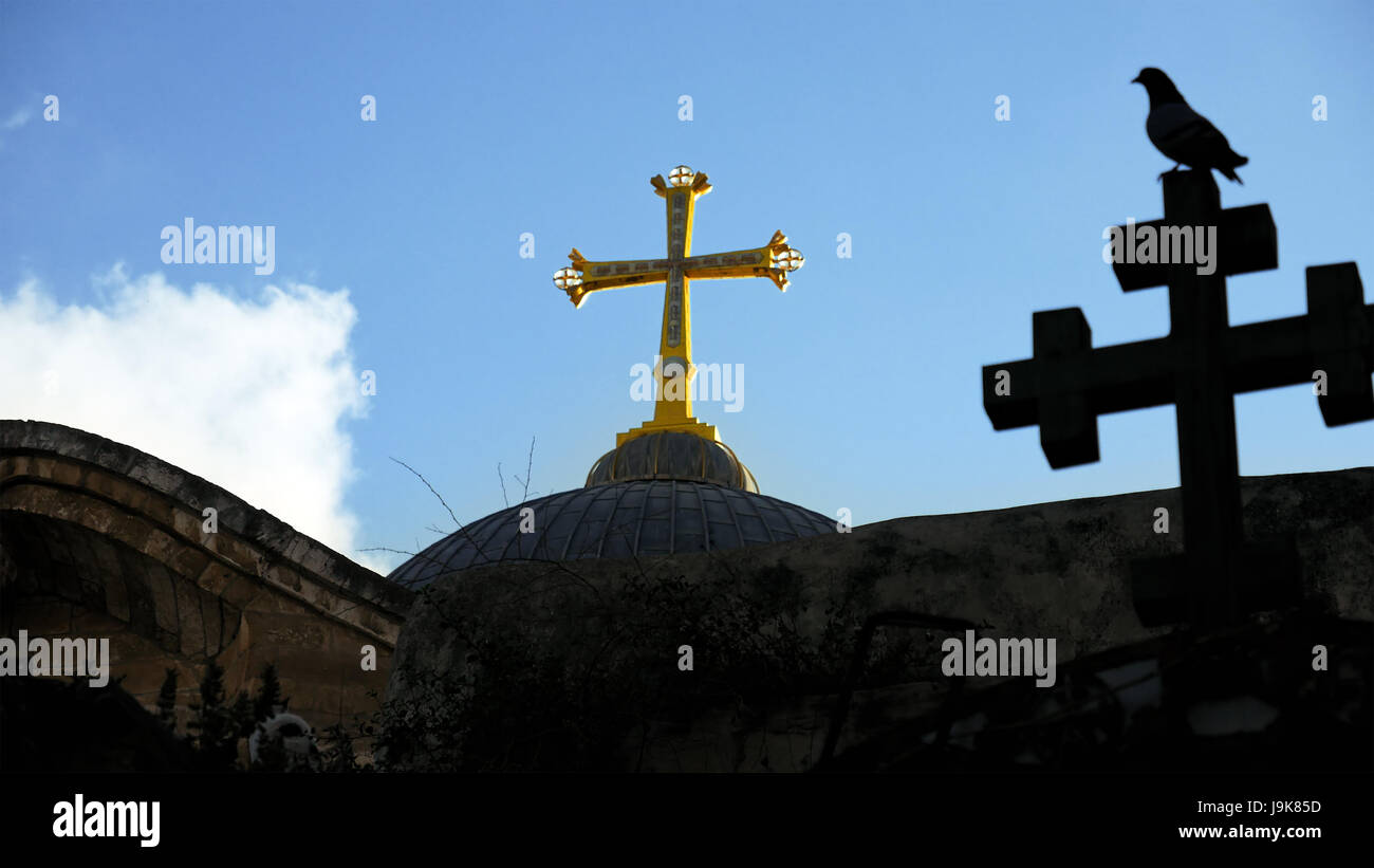 Kreuz am Tempel des Heiligen Grabes in Jerusalem Stockfoto