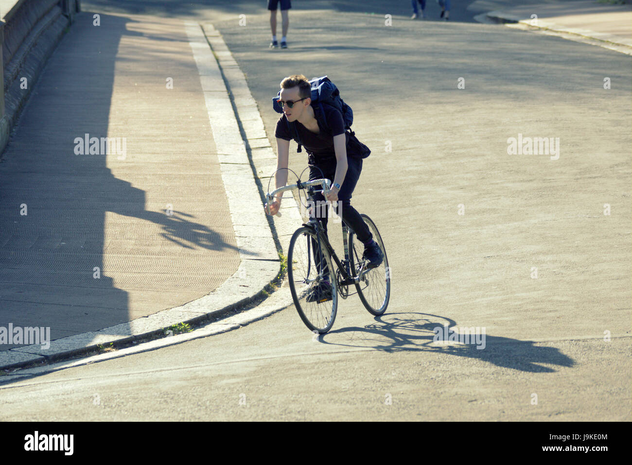 Glasgow Kelvingrove Park Szenen Radfahrer auf dem Fahrrad Stockfoto