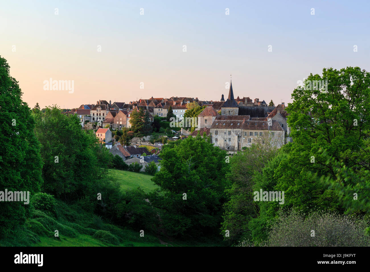 Frankreich, Indre, Saint Benoît du Sault, beschriftet Les Plus beaux villages de France (Schönste Dörfer Frankreichs), in Abend Stockfoto