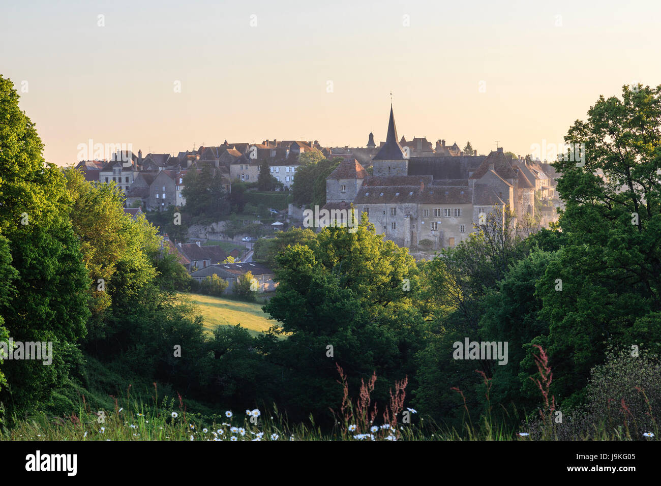 Frankreich, Indre, Saint Benoît du Sault, beschriftet Les Plus beaux villages de France (Schönste Dörfer Frankreichs), am Morgen Stockfoto