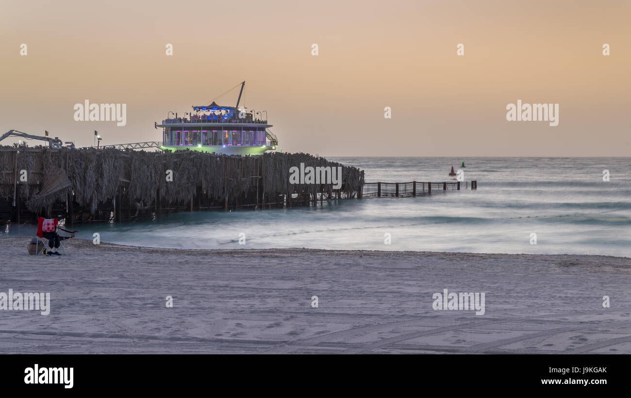 Eine Pier am Jumeirah Beach, Dubai, Vereinigte Arabische Emirate, Naher Osten Stockfoto