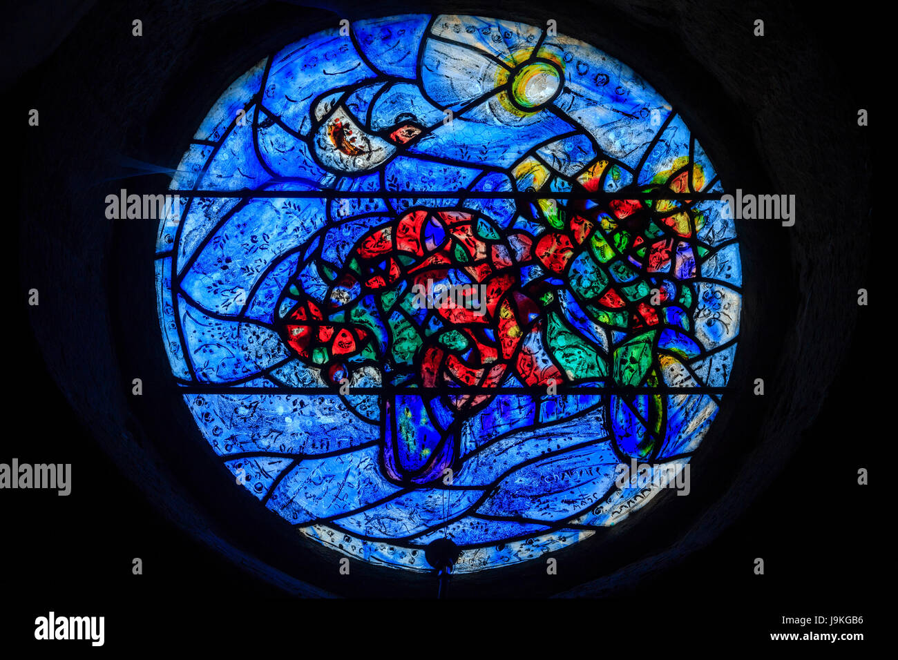 Frankreich, Correze, Glasfenster von Marc Chagall Stockfoto