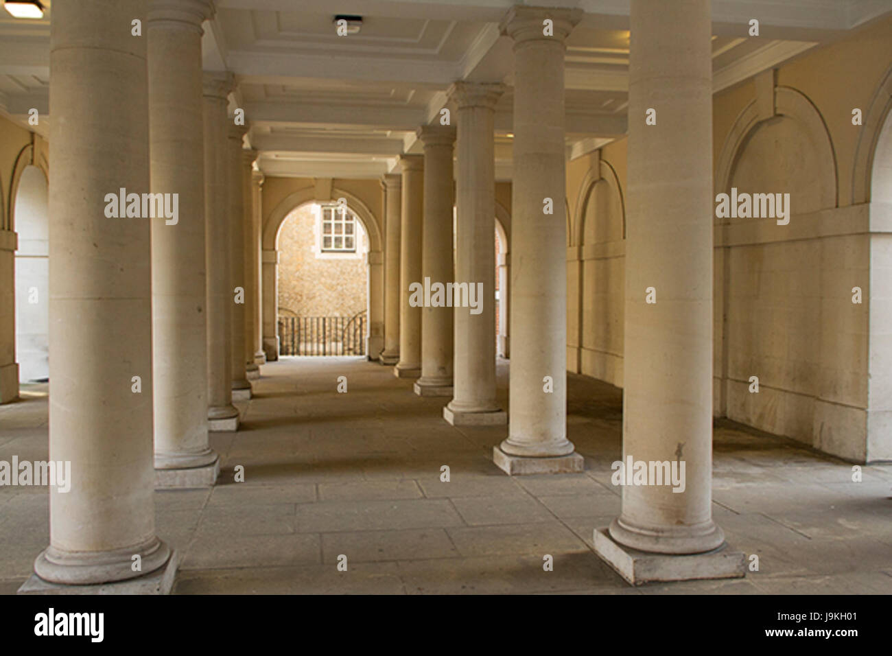 Säulen vor dem Justizpalast in Tempel, London, UK Stockfoto