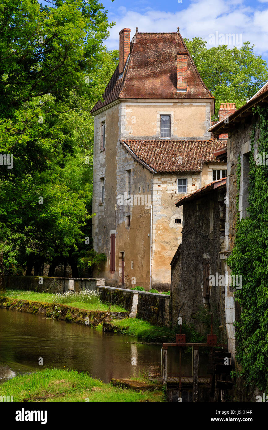 Frankreich, Dordogne, St. Jean de Cole, "Les Plus beaux villages de France (Schönste Dörfer Frankreichs), die alte Priorat entlang der Cole Stockfoto