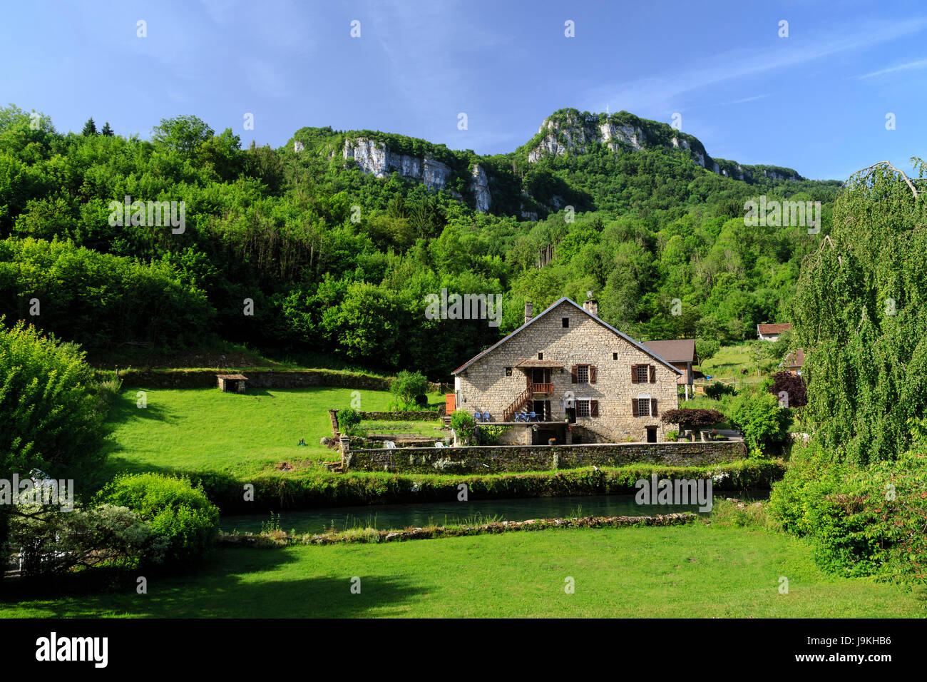 Frankreich, Doubs, Mouthier Haute Pierre, der Fluss Loue und Haus Stockfoto