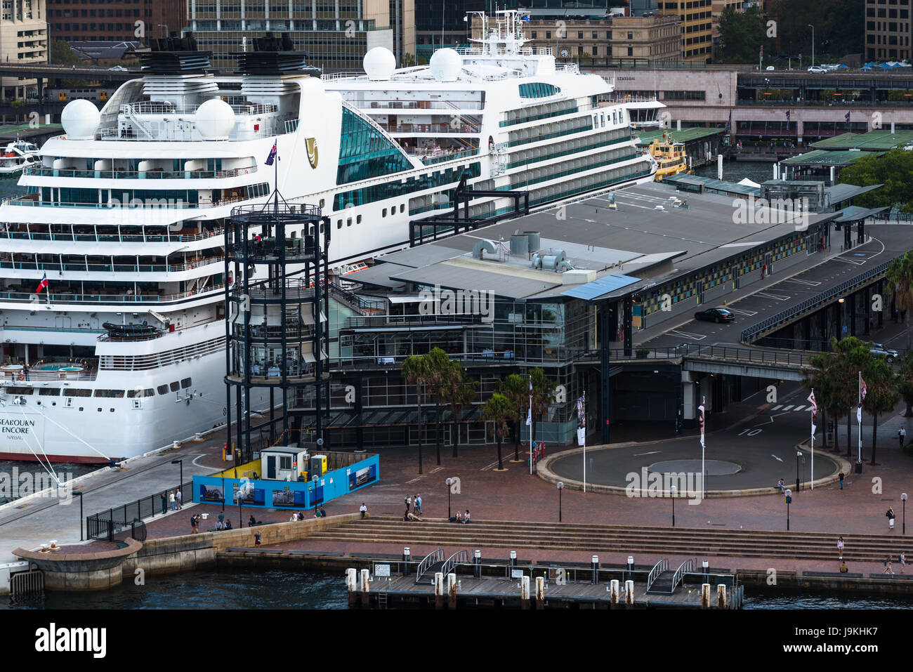 Große Kreuzfahrtschiffe Schiff angedockt am internationalen Terminal in Sydney Harbour, New South Wales, Australien. Stockfoto