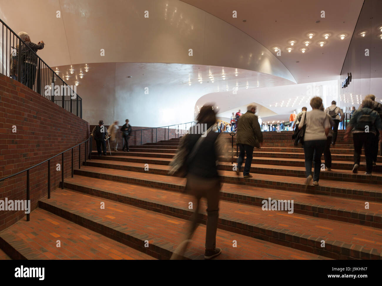 Hamburg, Deutschland - 17. Mai 2017: Treppe zum Plaza, der zentralen Bereich der Elbphilharmonie Bau, Stockfoto