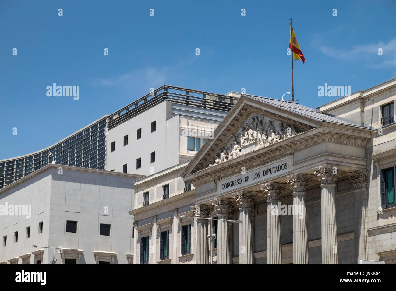 Klassizistische Fassade des Congreso de Los Diputados Gebäude, niedriger Haus der gesetzgebende Niederlassung der Cortes Generales, Spanien, Madrid. Stockfoto